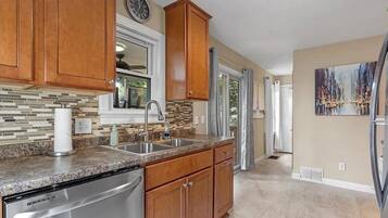 Mikrowelle, Ofen, Herdplatte, Geschirrspüler