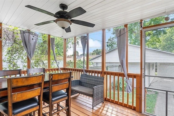 Outdoor dining