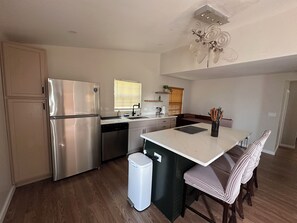 Private kitchen - Treehouse with office and private deck (College Park)