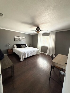 3 bedrooms, travel cot, WiFi, bed sheets