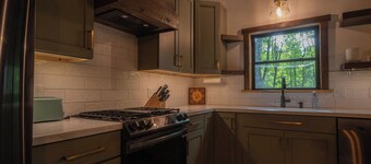 Charming Northwoods Cabin Minutes from Hayward