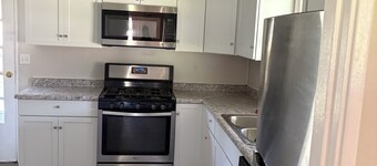 Enjoyable Furnished 2-bedroom 1 bath House in Lafayette