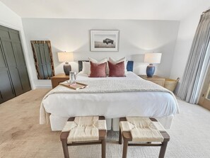 5 bedrooms, desk, iron/ironing board, travel cot