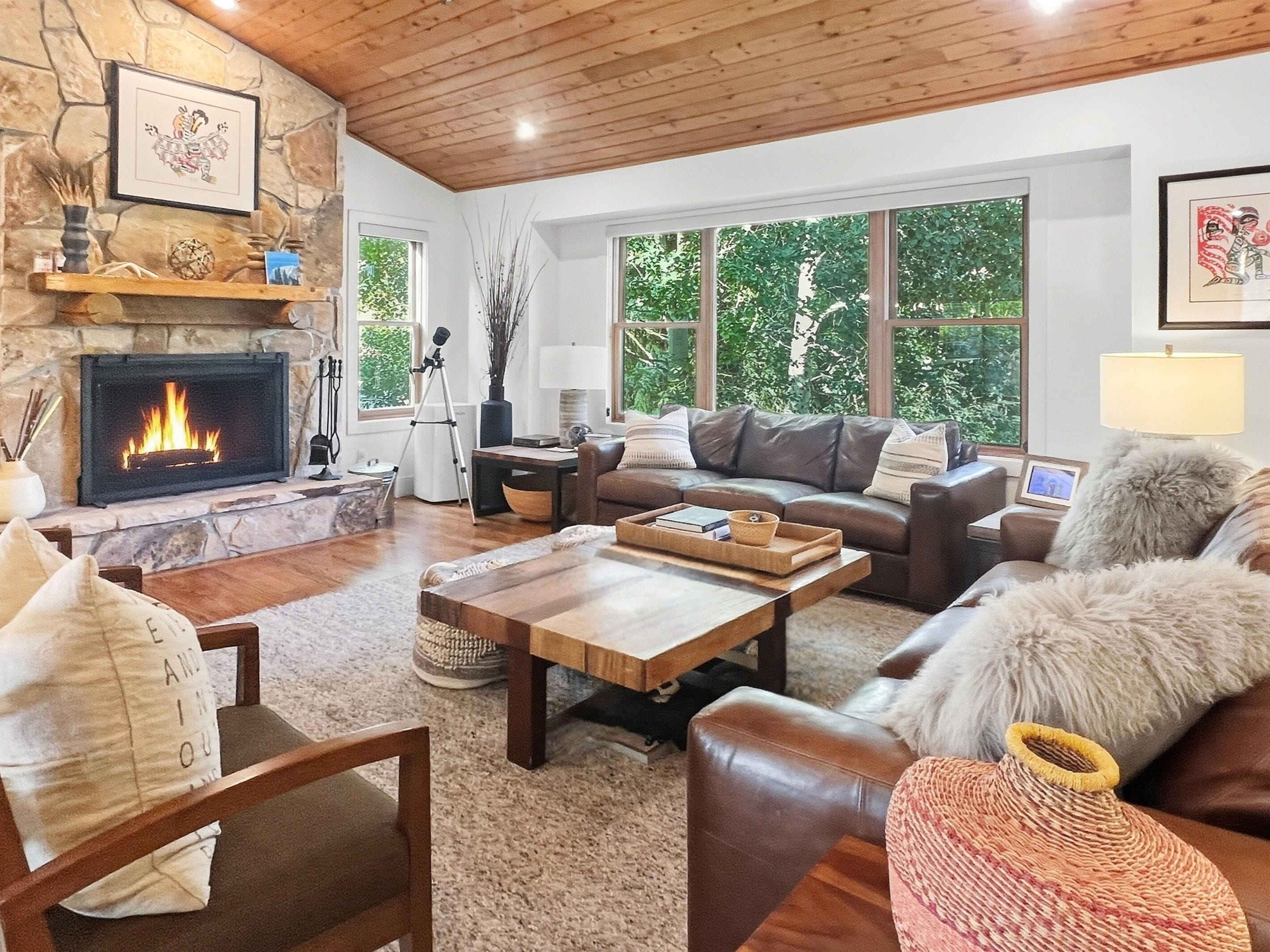 Smart-tv en een open haard