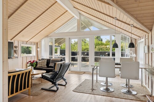 Cozy cottage near beach with fenced garden