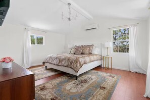 1 bedroom, iron/ironing board, WiFi, bed sheets - Chateau-Le Fleur, 1 private bedroom & pool (Canyon Lake)