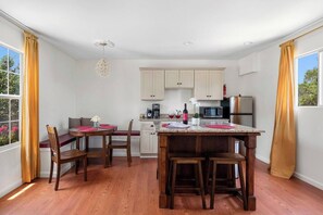 Dining - Chateau-Brahma, 2 private Bedrooms & pool (Canyon Lake)