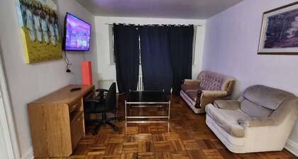 Fully furnished 1 bedroom apartment at Kingston and Warden in Toronto