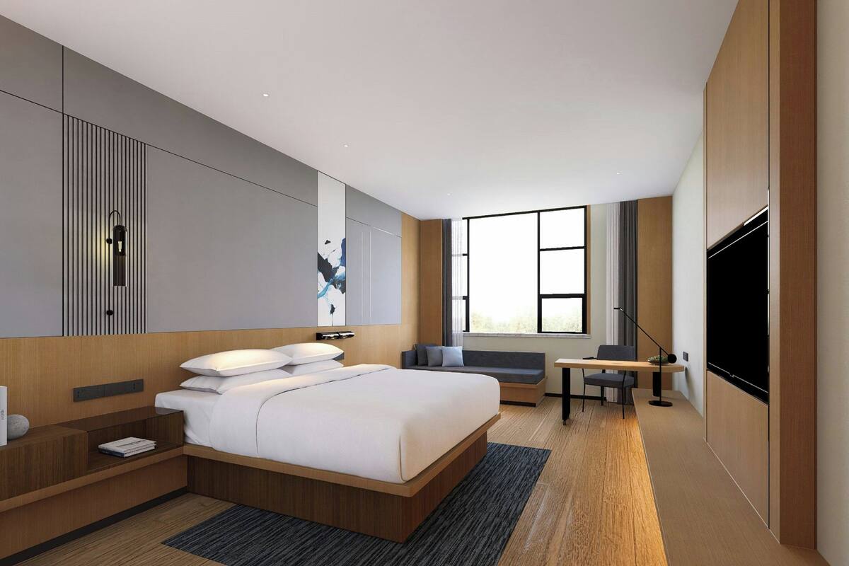 Superior Room, 1 King Bed, City View