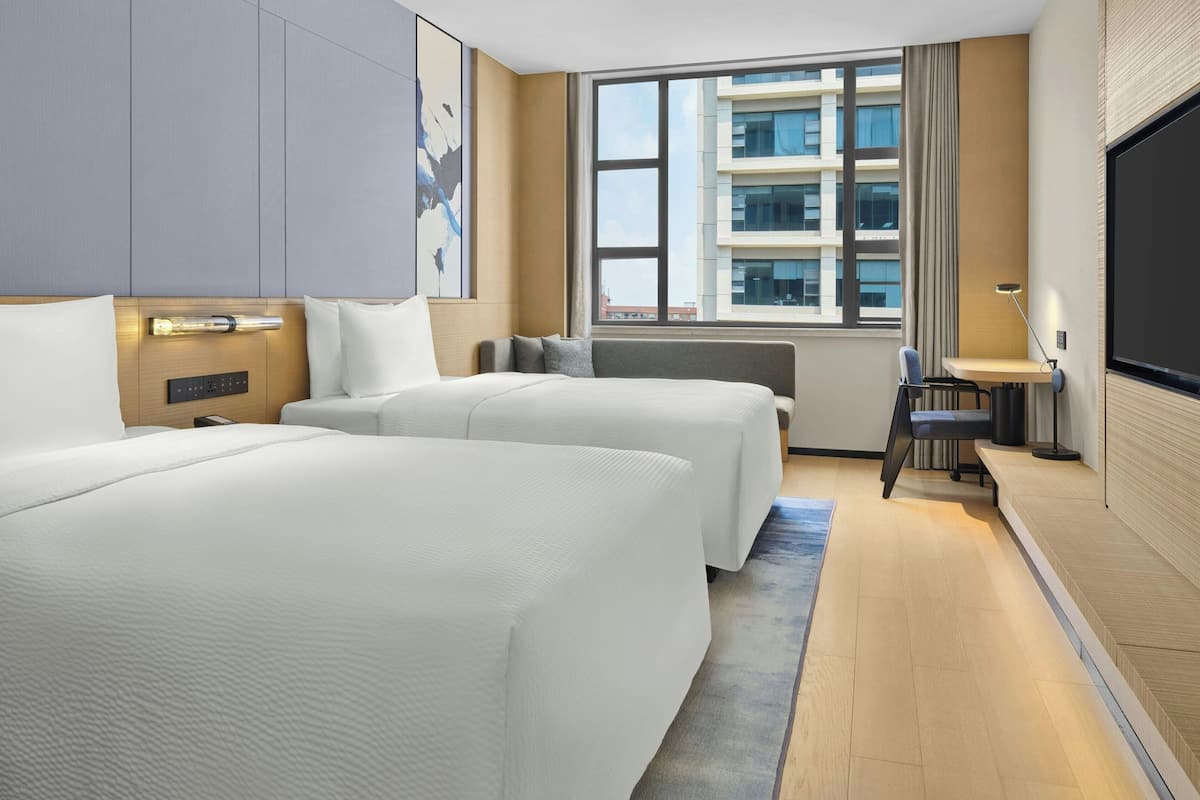 Chambre Supérieure, 2 lits doubles, vue ville