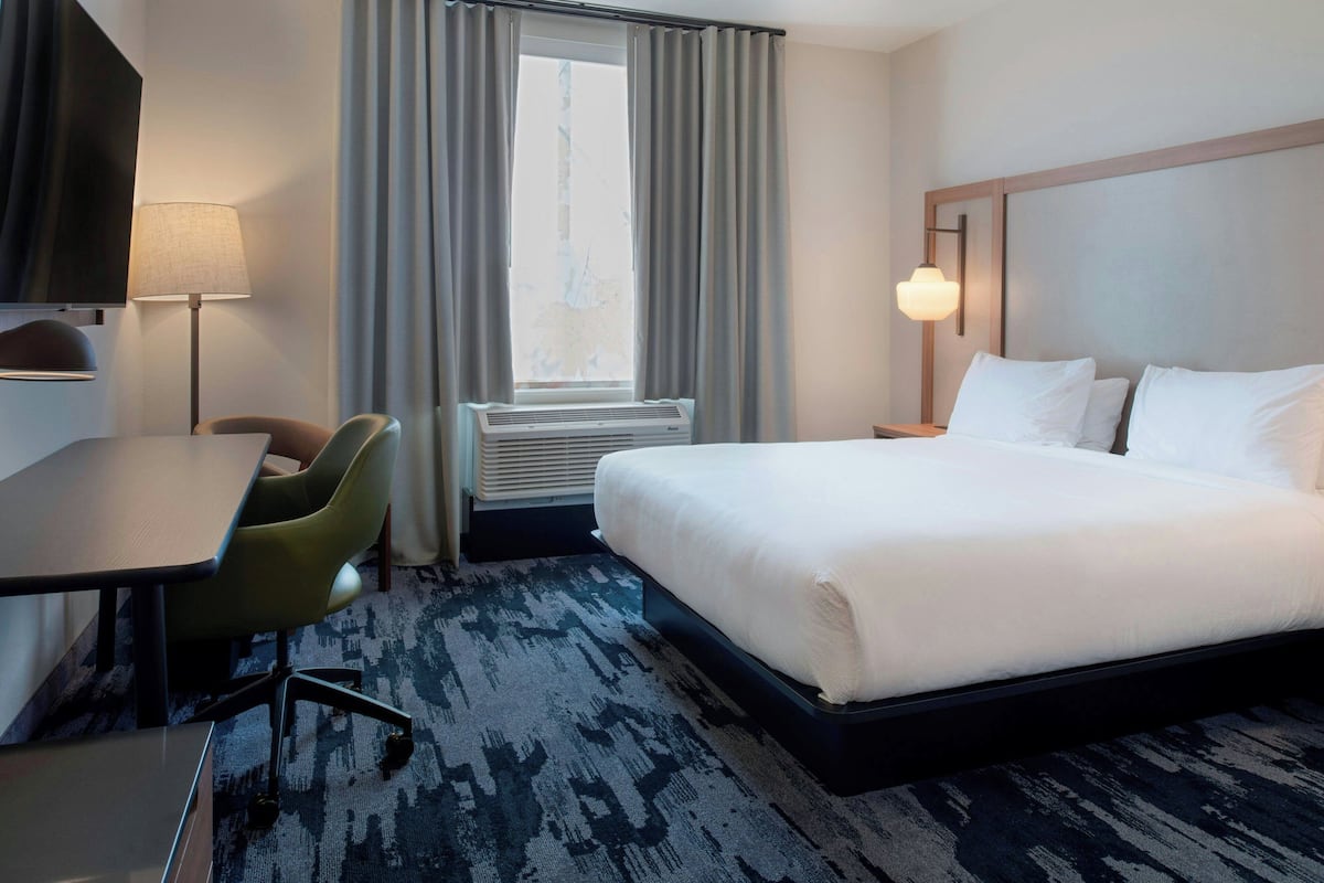 Standard Room, 1 King Bed