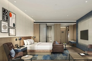Comfort Room, 1 King Bed, City View