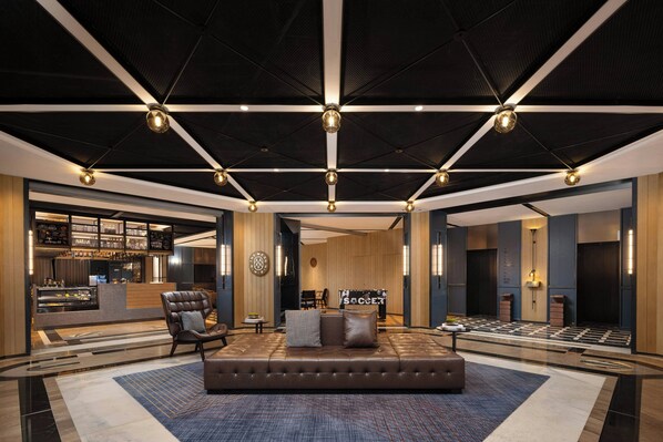 A modern lobby with a central seating area, a bar, and a reception desk. - Four Points By Sheraton Tianjin Jiefang Bridge (Tianjin)