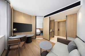 Studiosuite, 1 kingsize-seng | Sengetøy av topp kvalitet, minibar (inkludert) og safe på rommet