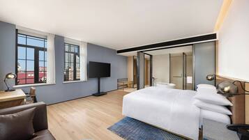 Ropa de cama de alta calidad y minibar con artículos gratuitos