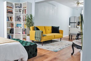 Interior - Poolside Studio near Hard Rock Stadium (Miramar)