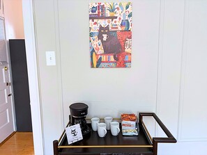 Comfort Apartment, 1 Queen Bed | Private kitchen | Fridge, microwave, oven, stovetop - Charming 1BR in Evanston - Hinman B3 (Evanston)