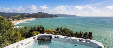 Bañera de hidromasaje al aire libre