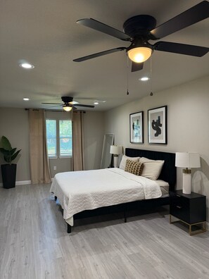 3 室のベッドルーム、アイロン / アイロン台、WiFi、ベッドシーツ