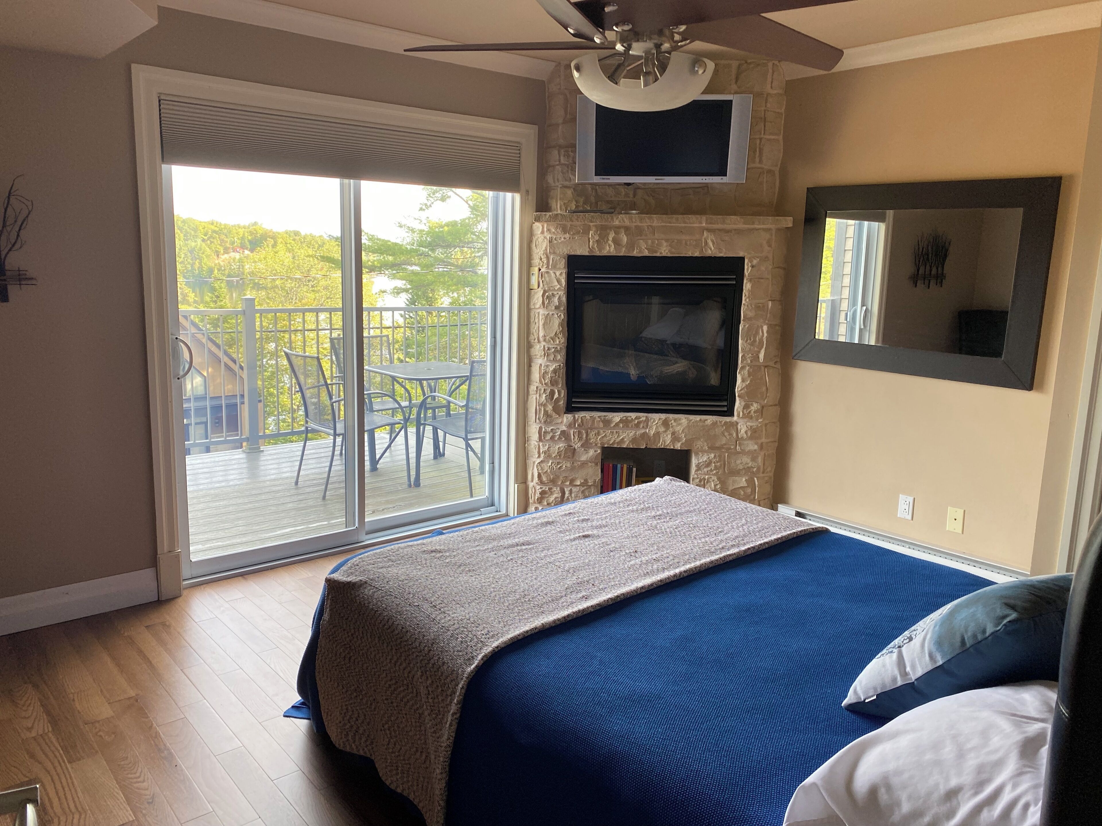 5 bedrooms, desk, iron/ironing board, travel crib