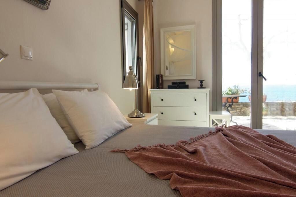 2 bedrooms, internet, bed sheets