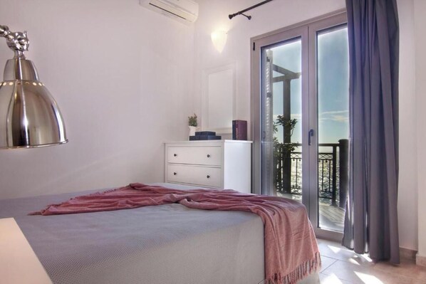2 bedrooms, Internet, bed sheets - Mani Two-Bedroom Apartment with Sea View (Greece)
