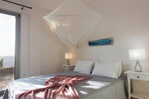 2 bedrooms, internet, bed sheets