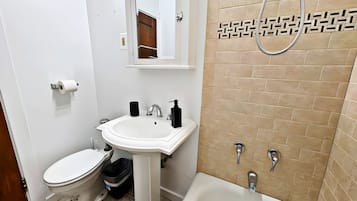 Comfort Apartment, 1 King Bed | Bathroom | Combined shower/tub, free toiletries, hair dryer, towels