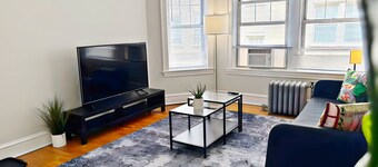 Perfectly Located 1BR - Hinman D2