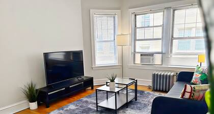 Perfectly Located 1BR - Hinman D2