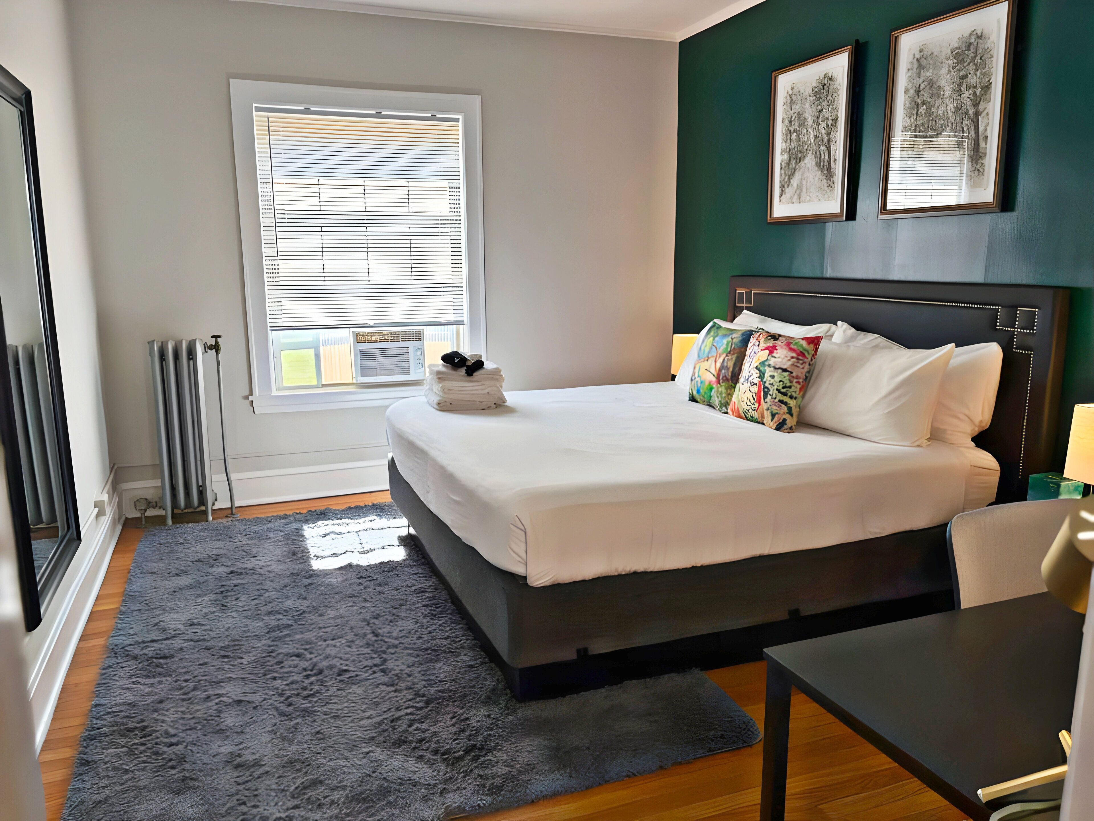 Appartement Confort, 1 très grand lit | Bureau, fer et planche à repasser, accès au Wi-Fi (inclus)