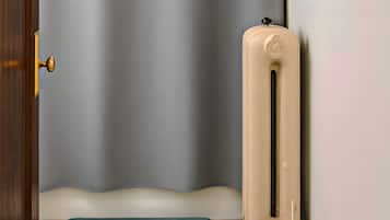 Comfort Apartment, 1 King Bed | Bathroom | Combined shower/tub, free toiletries, hair dryer, towels