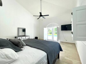 4 bedrooms, iron/ironing board, WiFi, bed sheets