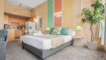 1 bedroom, iron/ironing board, internet, bed sheets