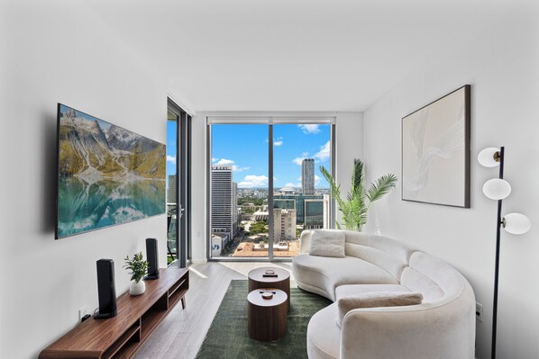 TV - Downtown Miami Luxury Two Bed Two Bath with Views (Miami)