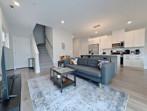 Appartement Familial, 4 chambres, patio, vue lac | Coin séjour