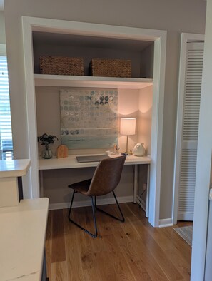 Interior - A Rare Find With Unbeatable Location (Pinehurst)