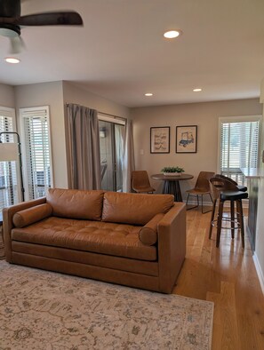 Smart TV, fireplace - A Rare Find With Unbeatable Location (Pinehurst)