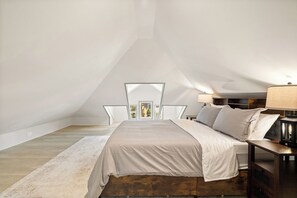 1 bedroom, desk, iron/ironing board, Internet