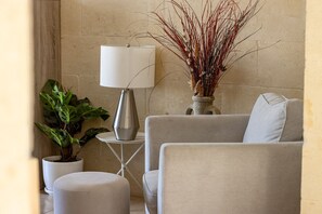 Interior - ROOFTOP HIDEAWAY, JACUZZI, BBQ & PETss (L-Għarb)