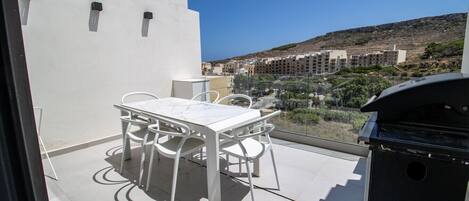 تناول الطعام بالخارج