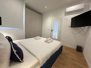 Escrivaninha, ferros/tábuas de passar roupa, berço de viagem, Wi-Fi