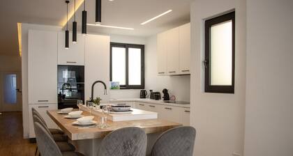PENTHOUSE BLISS – STARGAZE OVER GOZo
