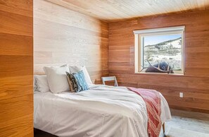 3 bedrooms, iron/ironing board, travel cot, WiFi