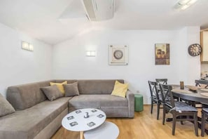 TV - Holiday apartment with air conditioning (Novigrad)