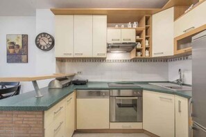 Réfrigérateur, four, plaque de cuisson, lave-vaisselle