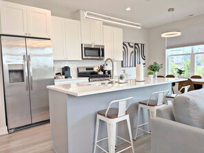 Premier Apartment, Patio, Lake View | Private kitchen | Fridge, microwave, oven, stovetop