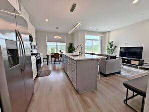 Premier Apartment, Patio, Lake View | Private kitchen | Fridge, microwave, oven, stovetop - Modern 4BR with Parking - WV rep 4 (Warrenville)