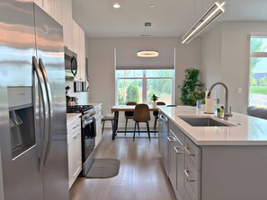 Premier Apartment, Patio, Lake View | Private kitchen | Fridge, microwave, oven, stovetop - Modern 4BR with Parking - WV rep 4 (Warrenville)