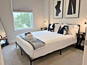 Premier Apartment, Patio, Lake View | Bathroom